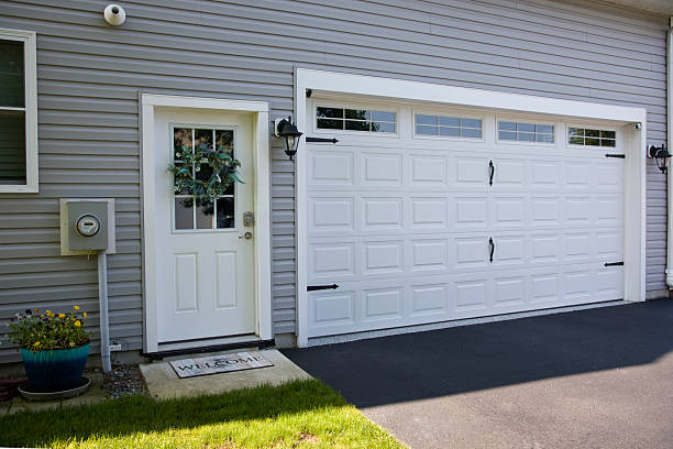 24/7 Emergency Garage Door Panel Replacement experts in Collinsville, CT